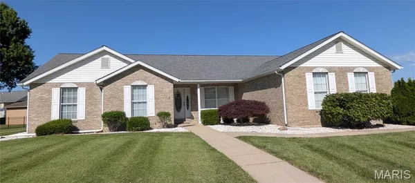 $425,000 | 521 Grand Avenue, Waterloo, IL 62298