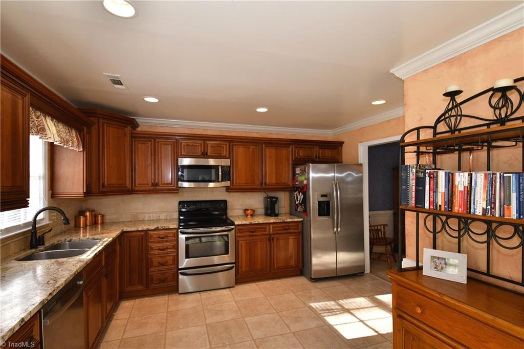 6310 Armsburg Road Clemmons, NC 27012 - Photo 8 of 22 Gallery Image 8
