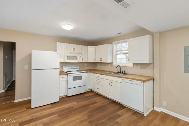 $1,600 | 818 Poplar Street, Kingsport, TN 37660