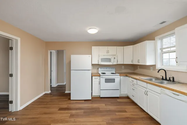 $1,600 | 818 Poplar Street, Kingsport, TN 37660