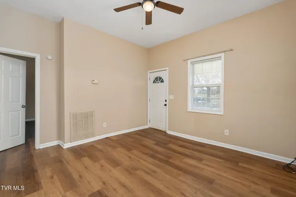 $1,300 | 818 Poplar Street, Kingsport, TN 37660