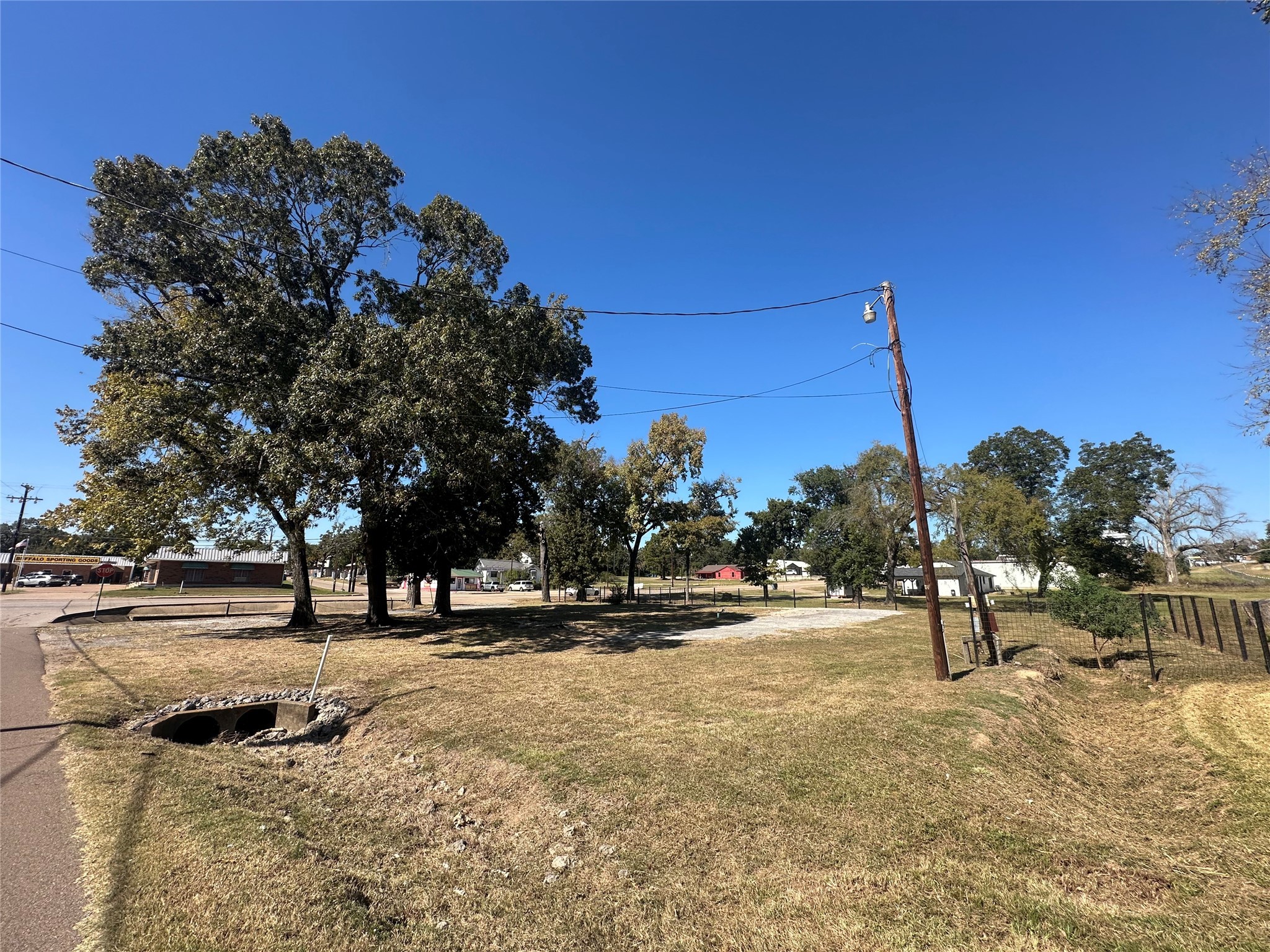 1042 West Commerce Street Buffalo, TX 75831 - Photo 13 of 16