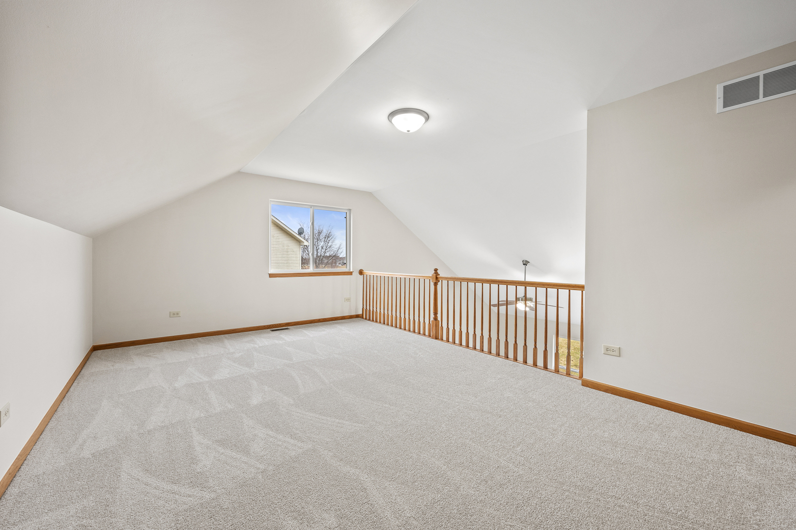 25210 Plainview Drive Channahon, IL 60410 - Photo 17 of 33 a view of a hallway with window