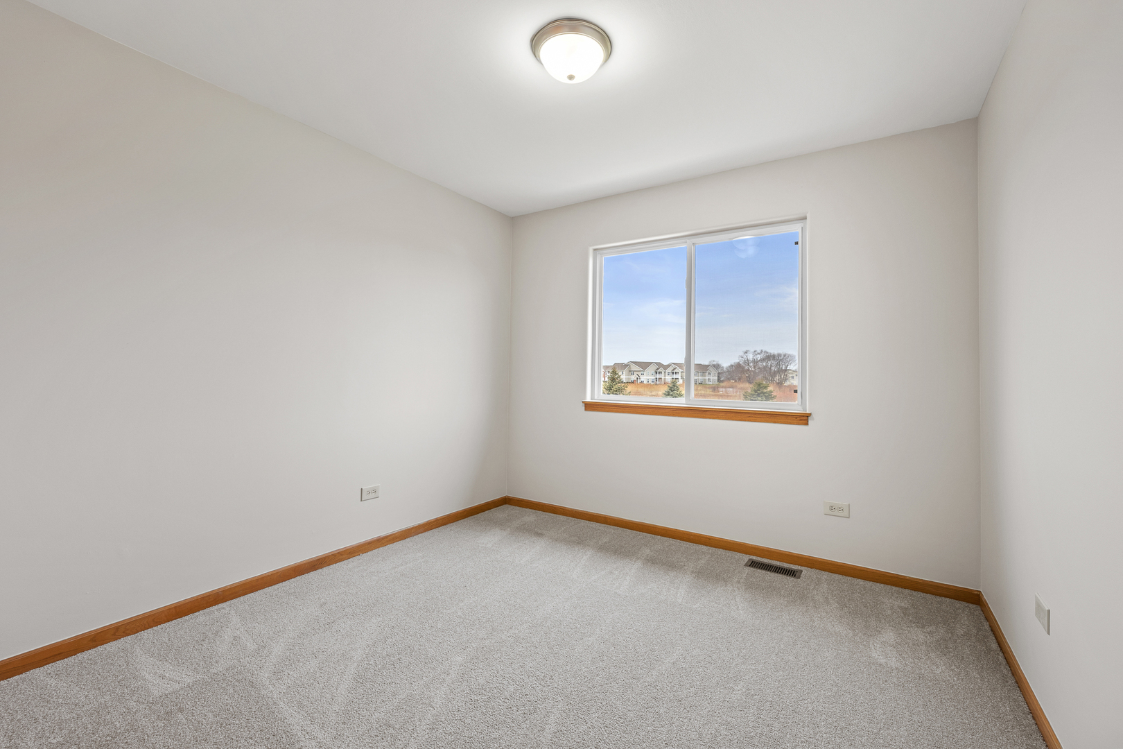 25210 Plainview Drive Channahon, IL 60410 - Photo 19 of 33 an empty room with a window