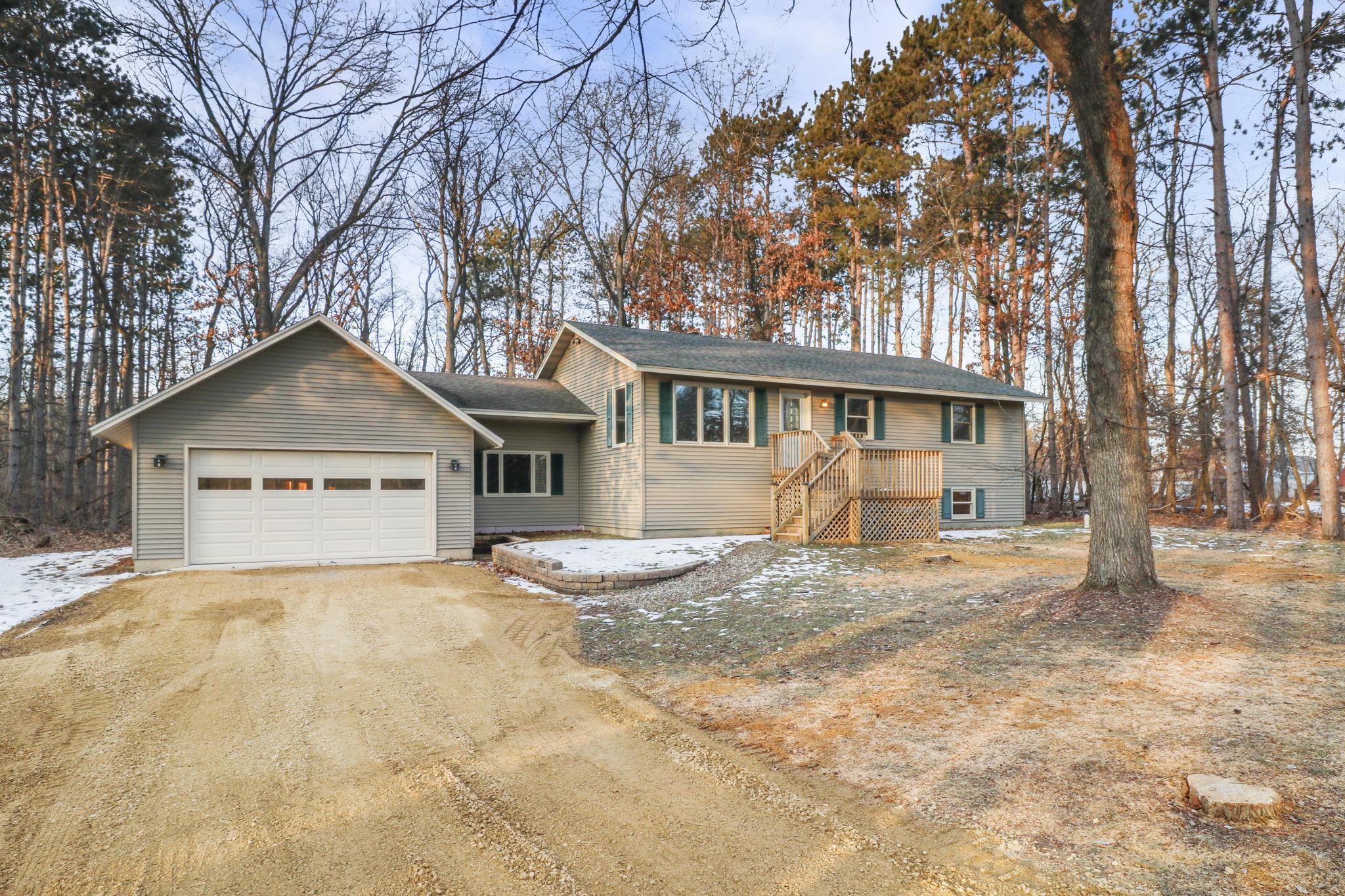 W820 Lakeview Circle Brodhead, WI 53520 - Photo 1 of 34