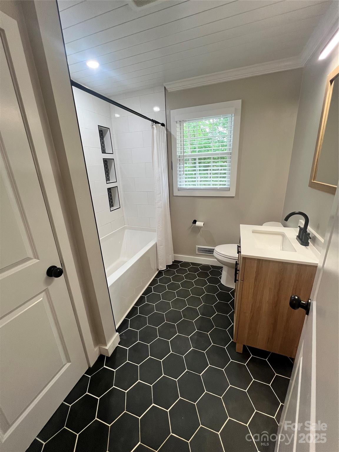 800 Charles Road Shelby, NC 28152 - Photo 19 of 21 a bathroom with a sink and a mirror