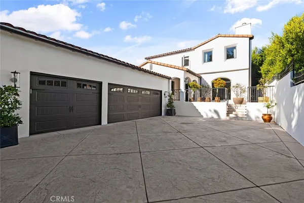 $25,000 | 5115 Los Feliz Boulevard, Los Angeles, CA 90027