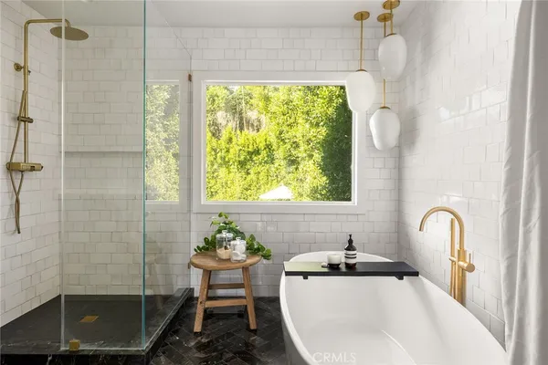 $25,000 | 5115 Los Feliz Boulevard, Los Angeles, CA 90027