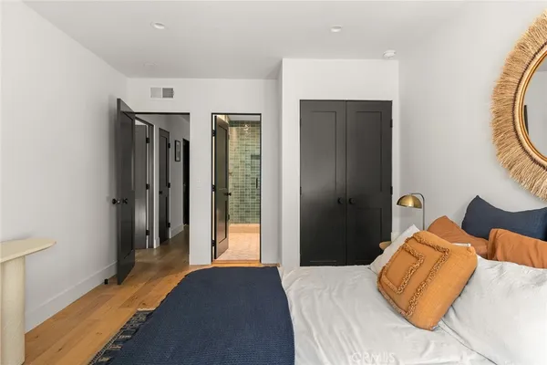 $25,000 | 5115 Los Feliz Boulevard, Los Angeles, CA 90027