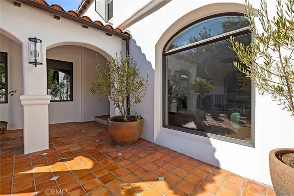 $25,000 | 5115 Los Feliz Boulevard, Los Angeles, CA 90027