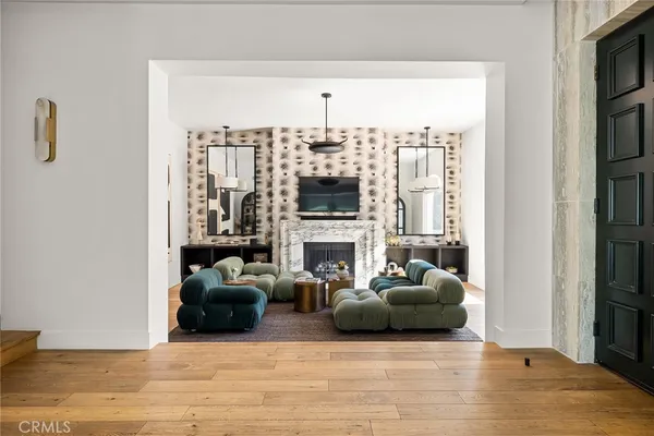 $25,000 | 5115 Los Feliz Boulevard, Los Angeles, CA 90027