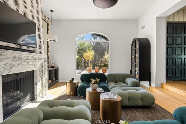 $25,000 | 5115 Los Feliz Boulevard, Los Angeles, CA 90027