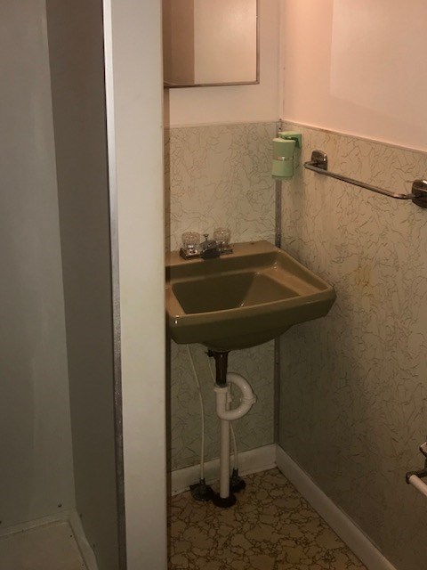 494 Court Street Slocomb, AL 36375 - Photo 23 of 37