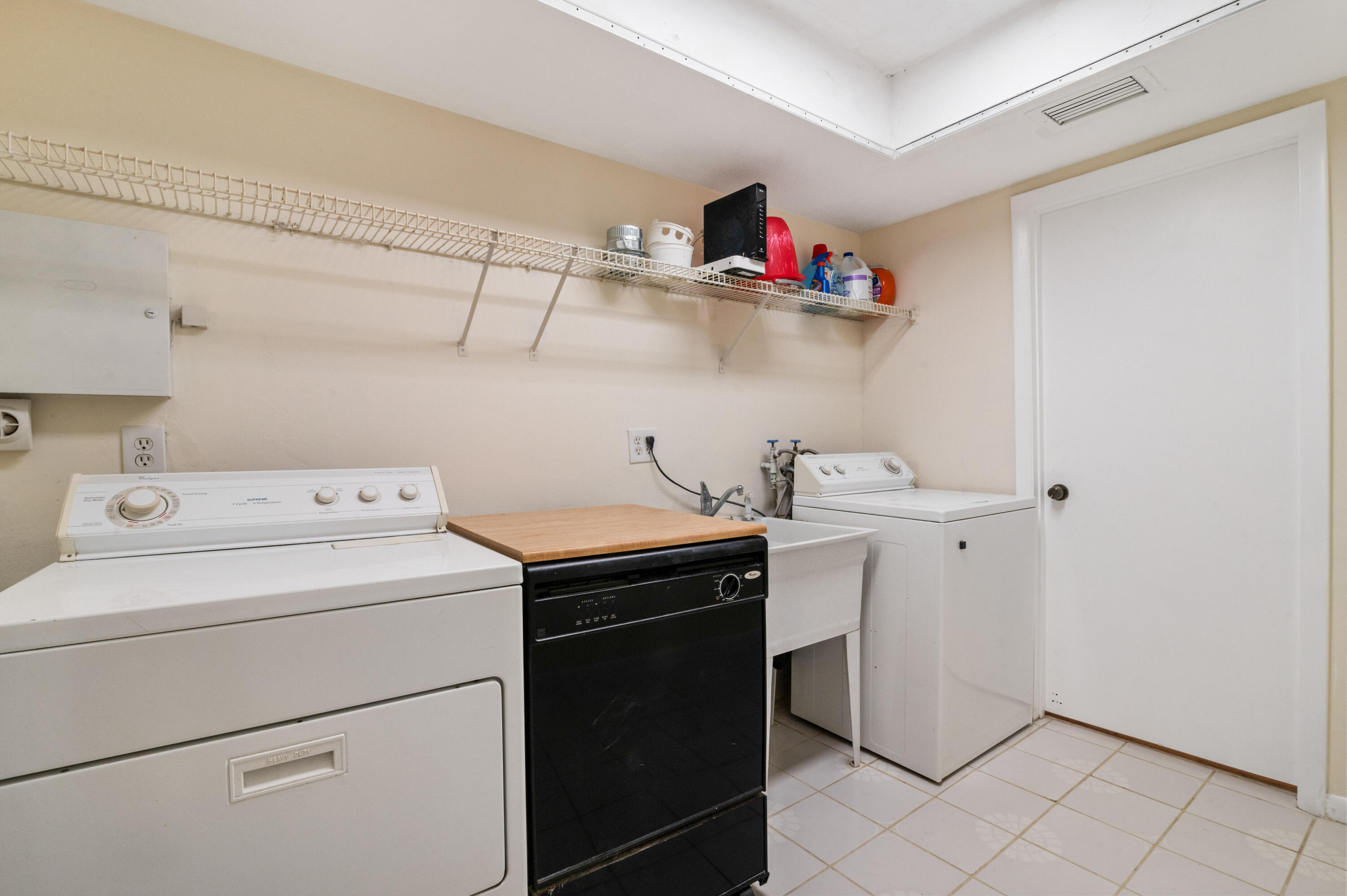 660 Dover Street, Unit A4 Boca Raton, FL 33487 - Photo 21 of 26 18 Laundry 01