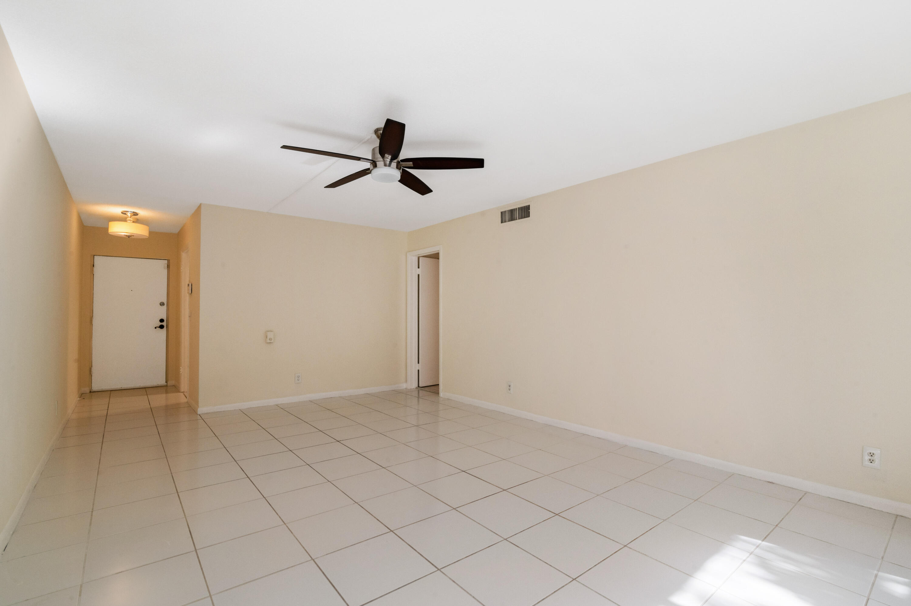 660 Dover Street, Unit A4 Boca Raton, FL 33487 - Photo 7 of 26 05 Living room 02
