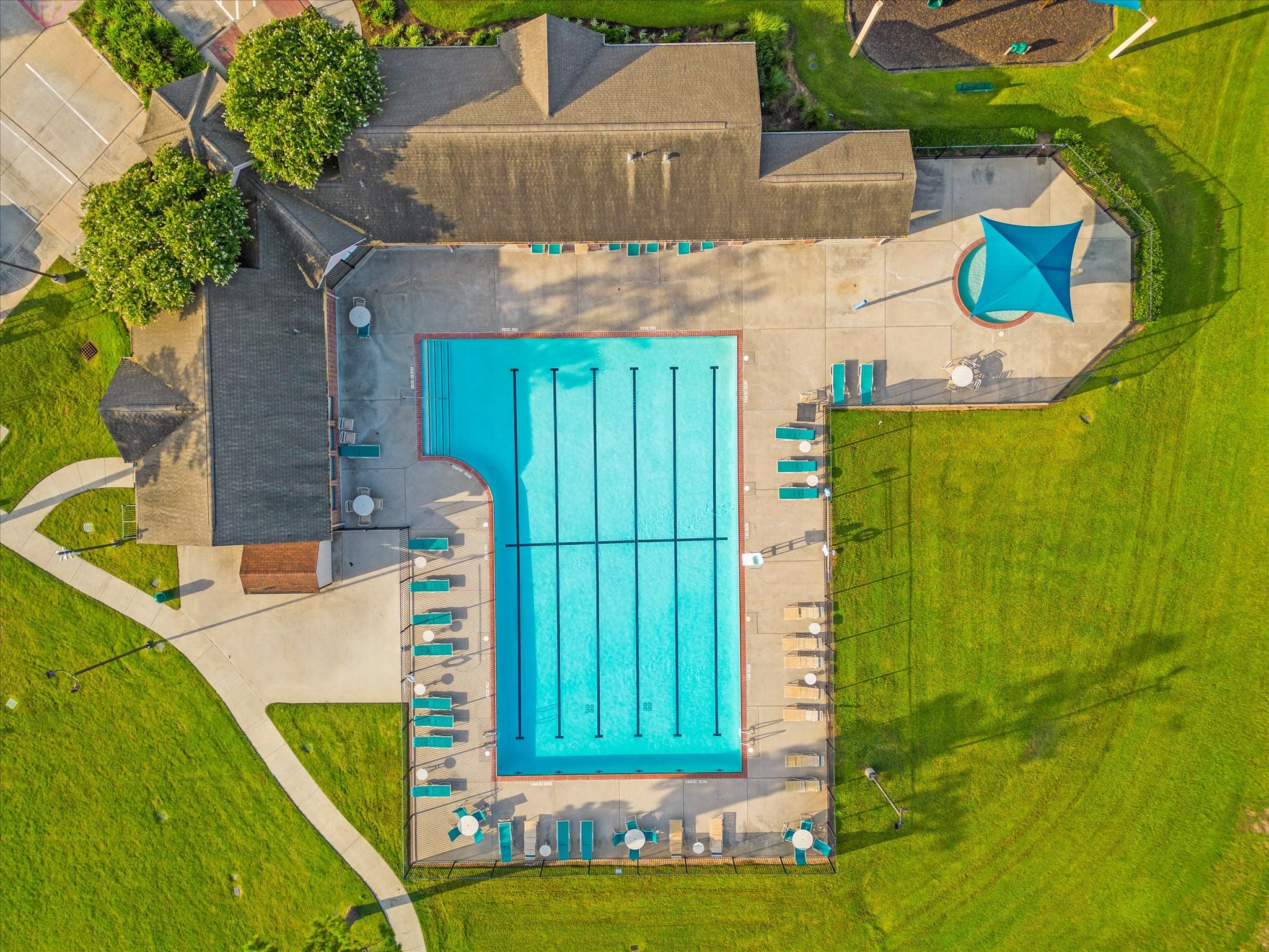 13302 Rising Bluff Lane Cypress, TX 77429 - Photo 33 of 38 Community center and pool