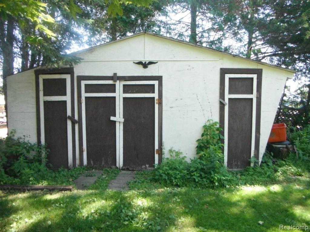 41405 Edison Lake Road Belleville, MI 48111 - Photo 21 of 21 41405 Edison Lake Rd 029.jpg