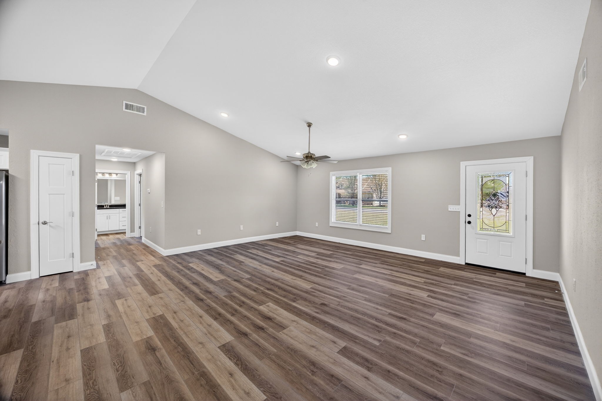 453 Hinch Mountain View Road Crossville, TN 38555 - Photo 2 of 28