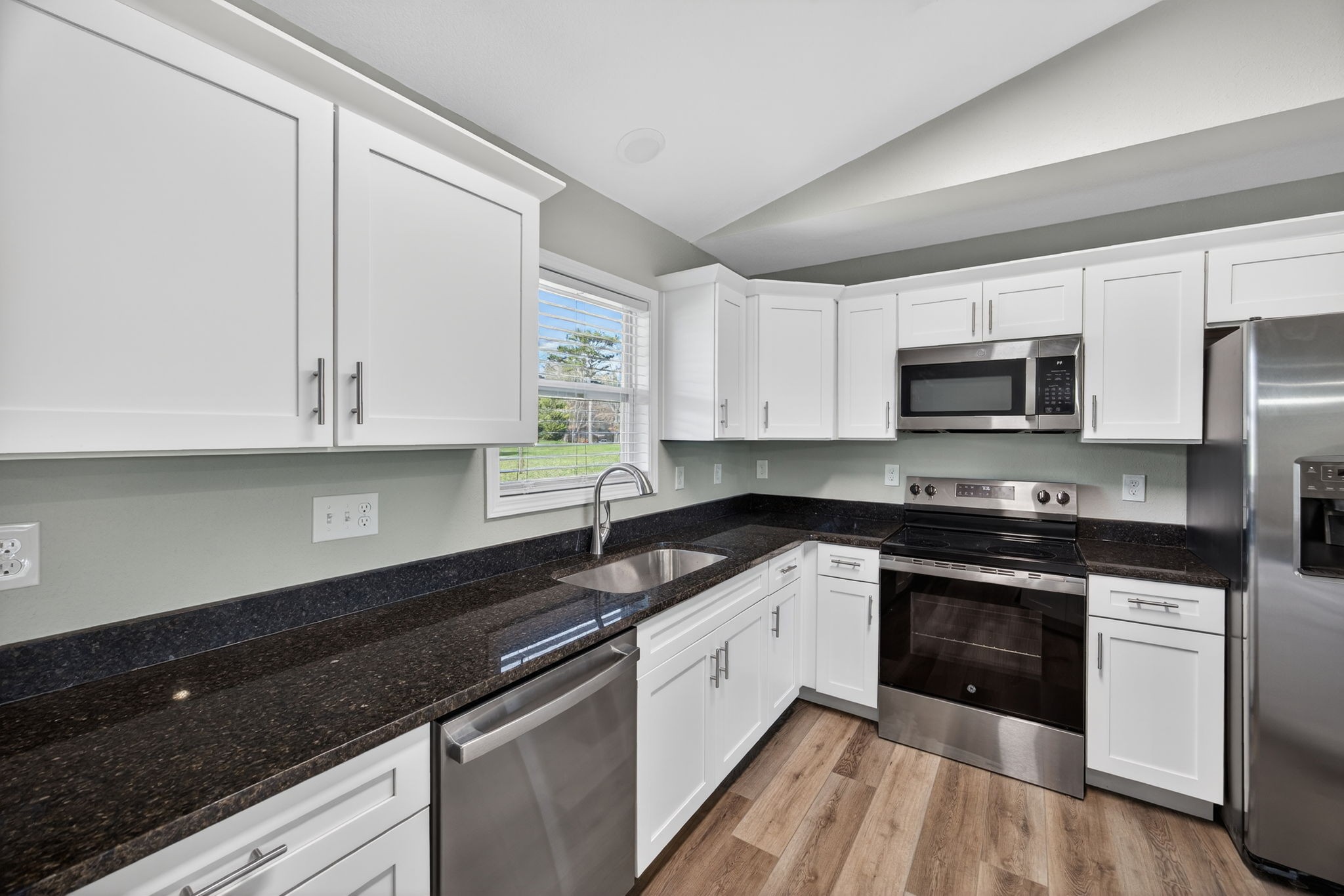 453 Hinch Mountain View Road Crossville, TN 38555 - Photo 7 of 28