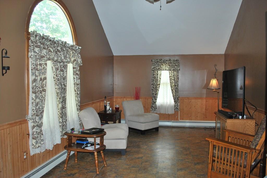 18 Autumn Road Uxbridge, MA 01569 - Photo 16 of 26 Gallery Image 16