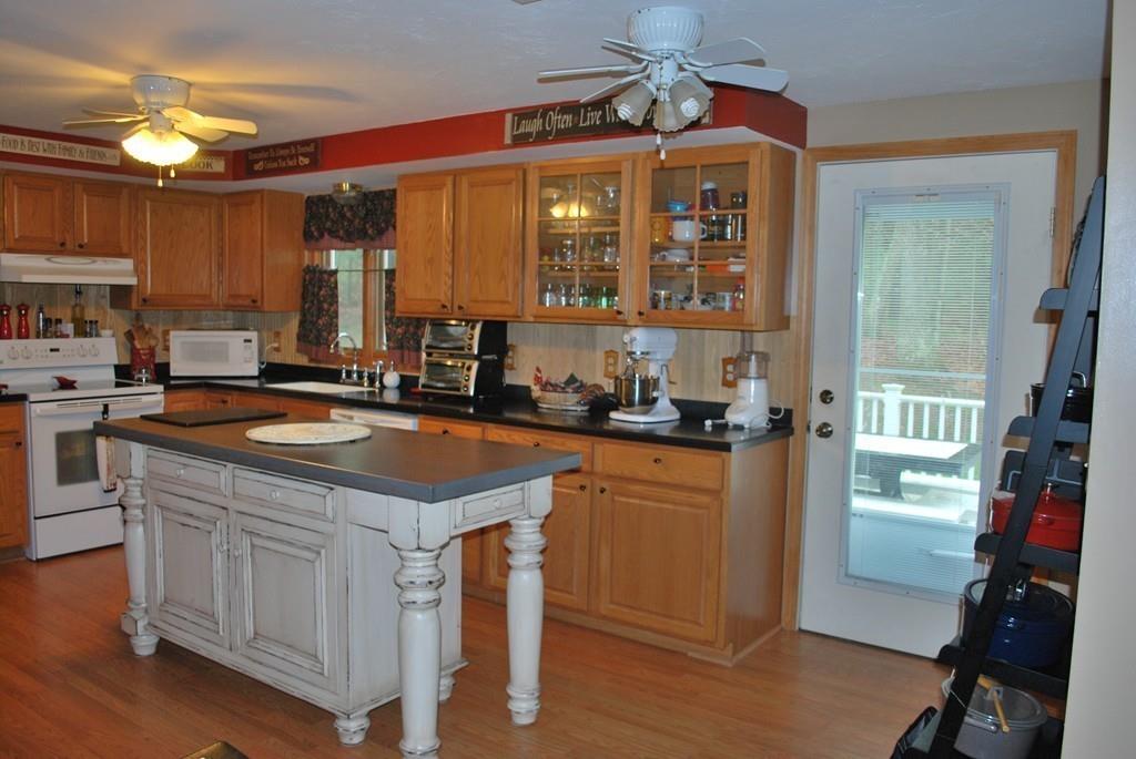 18 Autumn Road Uxbridge, MA 01569 - Photo 9 of 26 Gallery Image 9