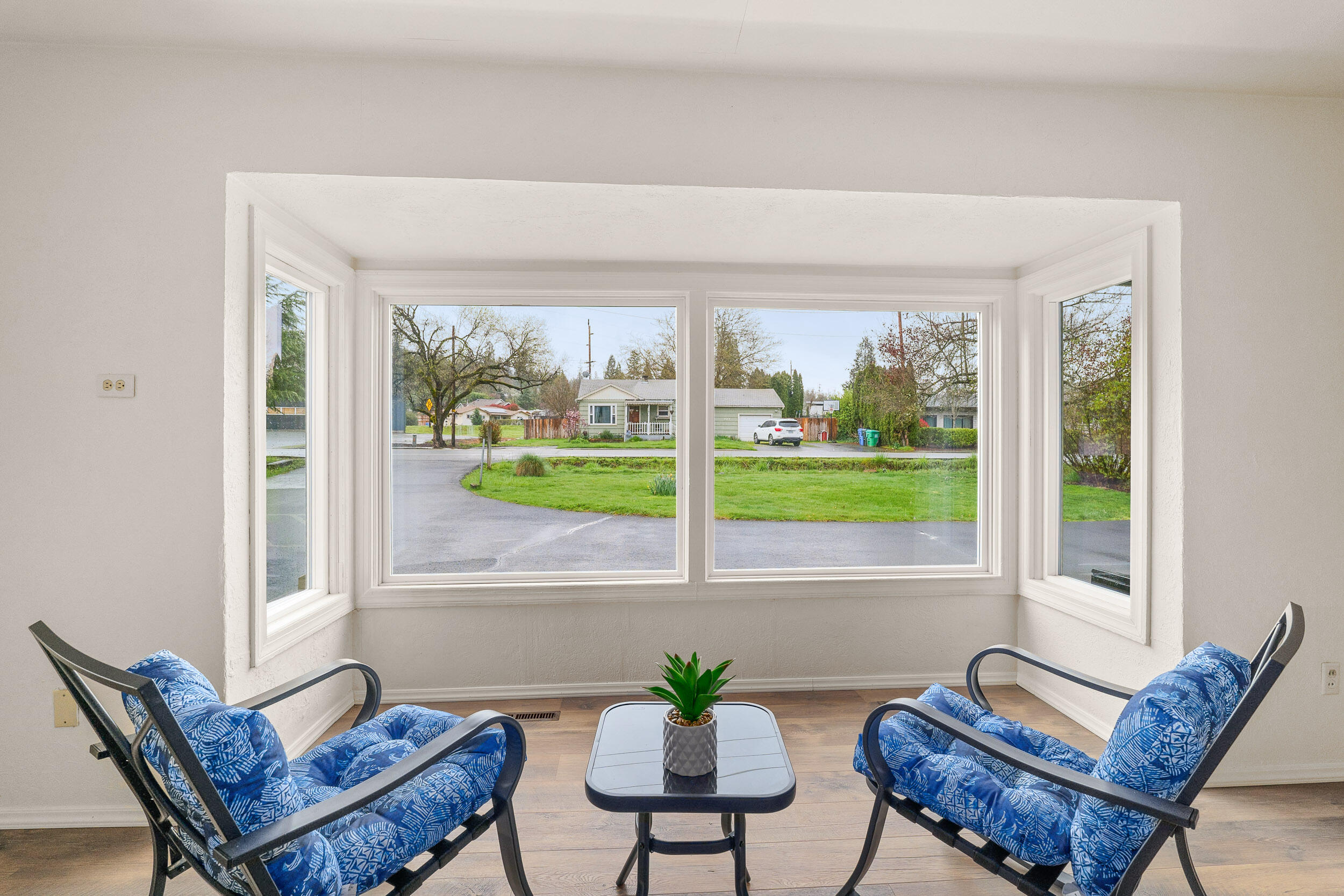 2576 New Hope Road Grants Pass, OR 97527 - Photo 4 of 44 2576SWNewHopeRd-InteriorUpdate-004