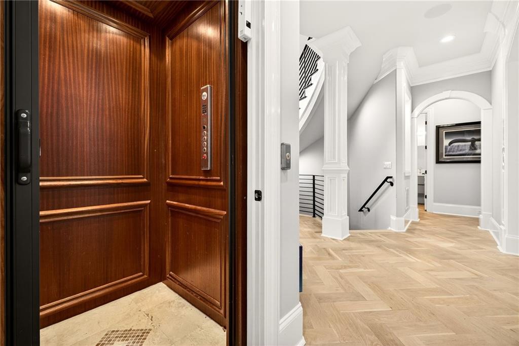 2015 Shaudi Lane Atlanta, GA 30345 - Photo 5 of 85