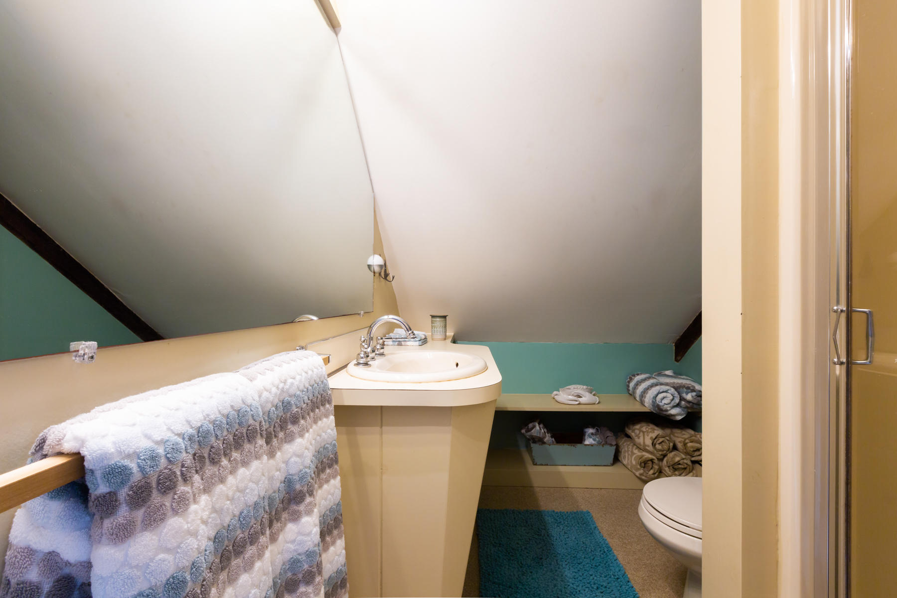 35 Governor Prence Road Eastham, MA 02642 - Photo 30 of 34 Second-Floor Bathroom