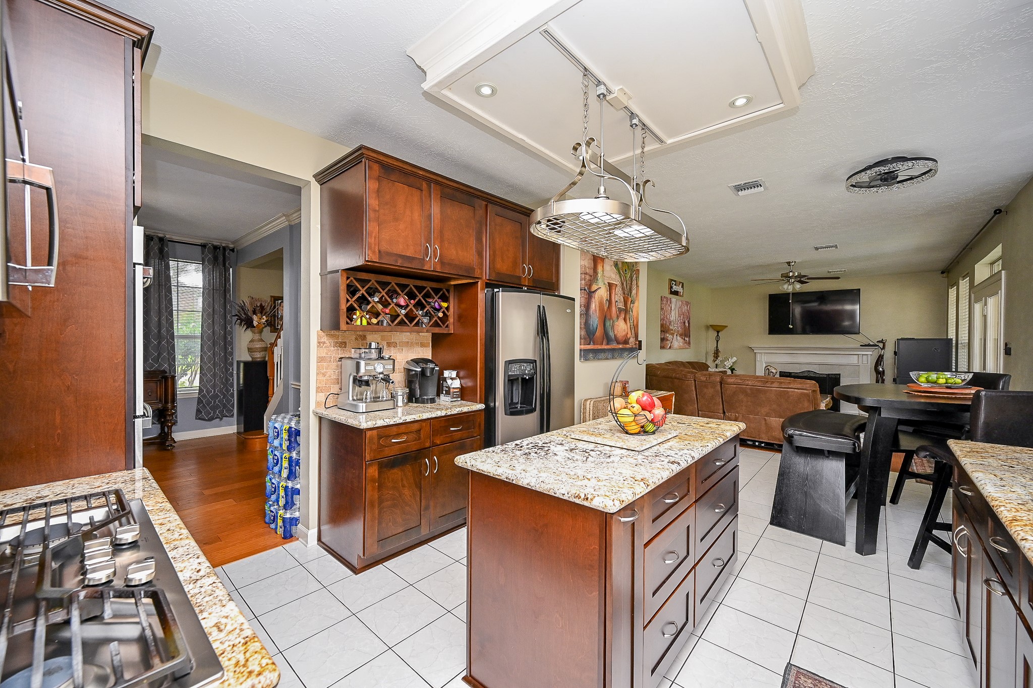 17518 Rustling Aspen Lane Houston, TX 77095 - Photo 11 of 39 a kitchen with a stove a refrigerator and a dining table