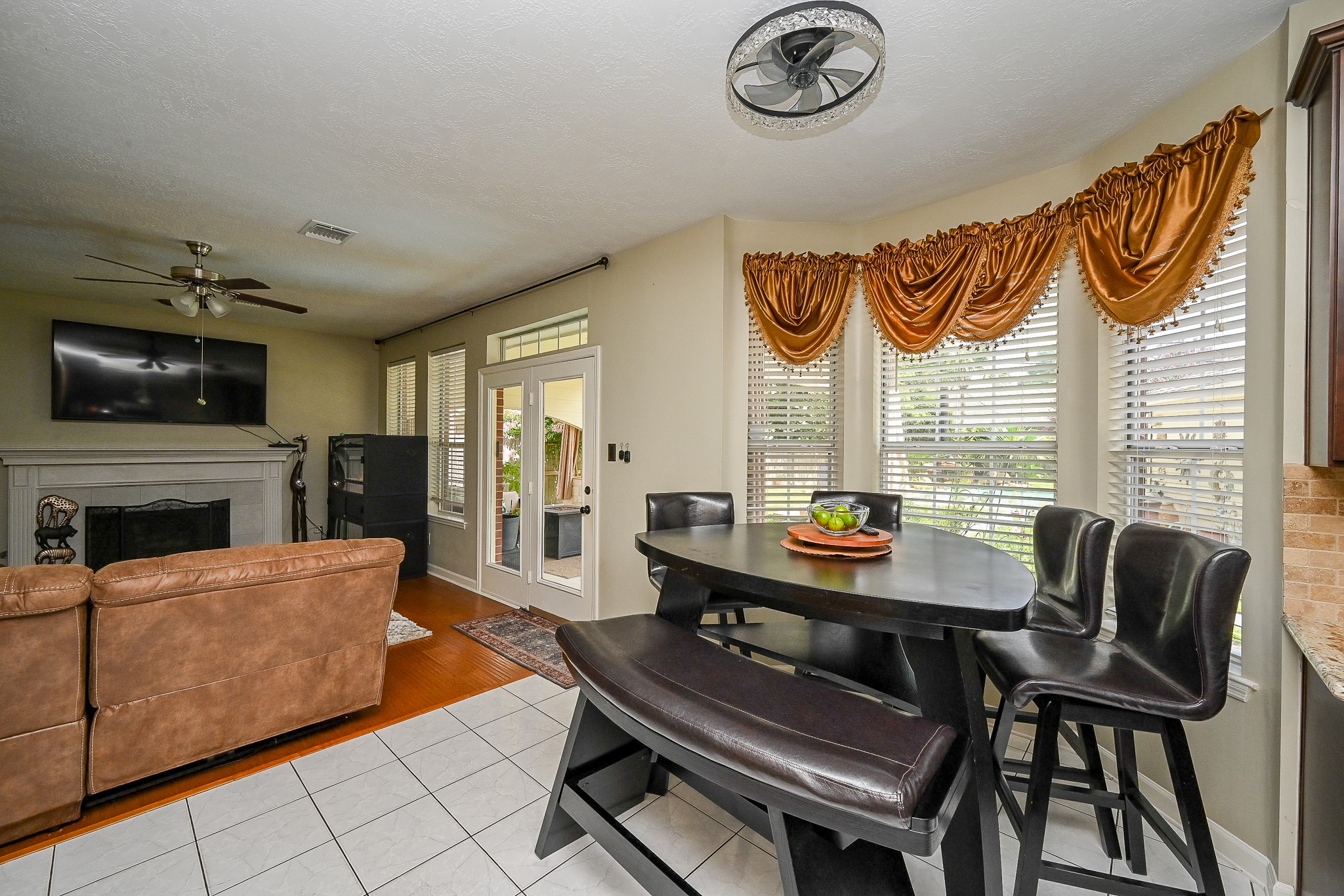 17518 Rustling Aspen Lane Houston, TX 77095 - Photo 15 of 39 a view of a livingroom with furniture and a table