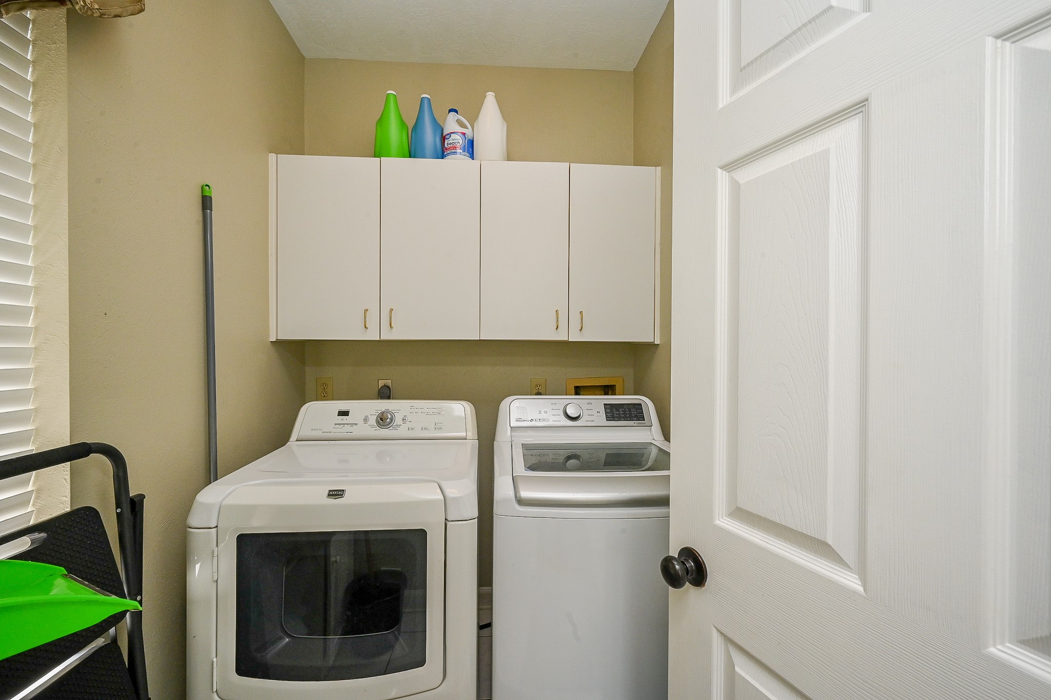 17518 Rustling Aspen Lane Houston, TX 77095 - Photo 16 of 39 a utility room with dryer and washer