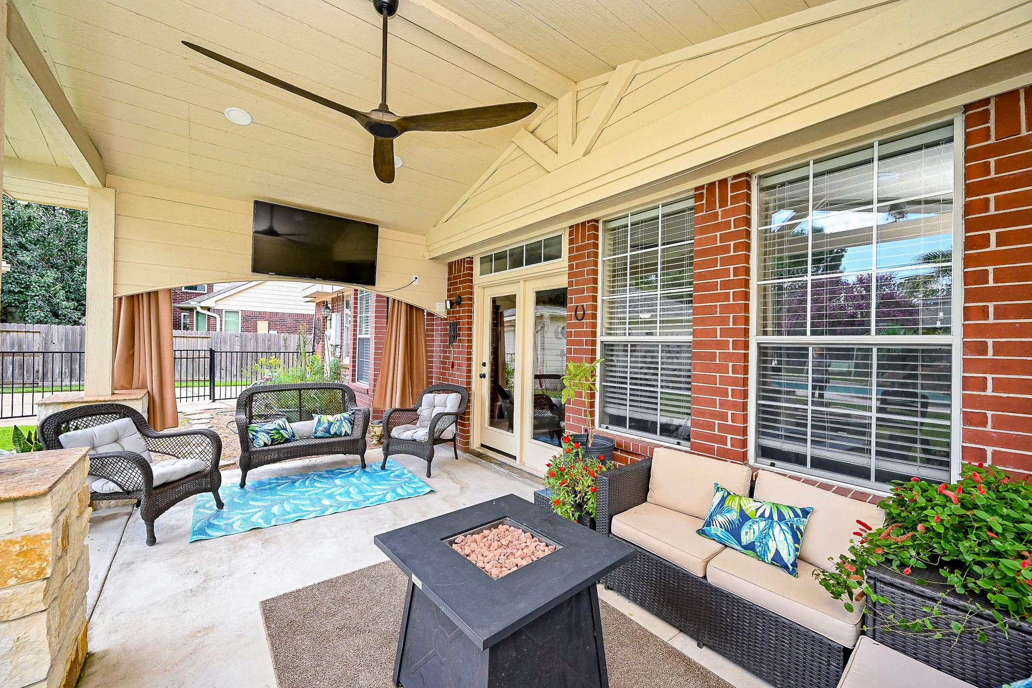 17518 Rustling Aspen Lane Houston, TX 77095 - Photo 32 of 39 a living room with patio furniture and a flat screen tv