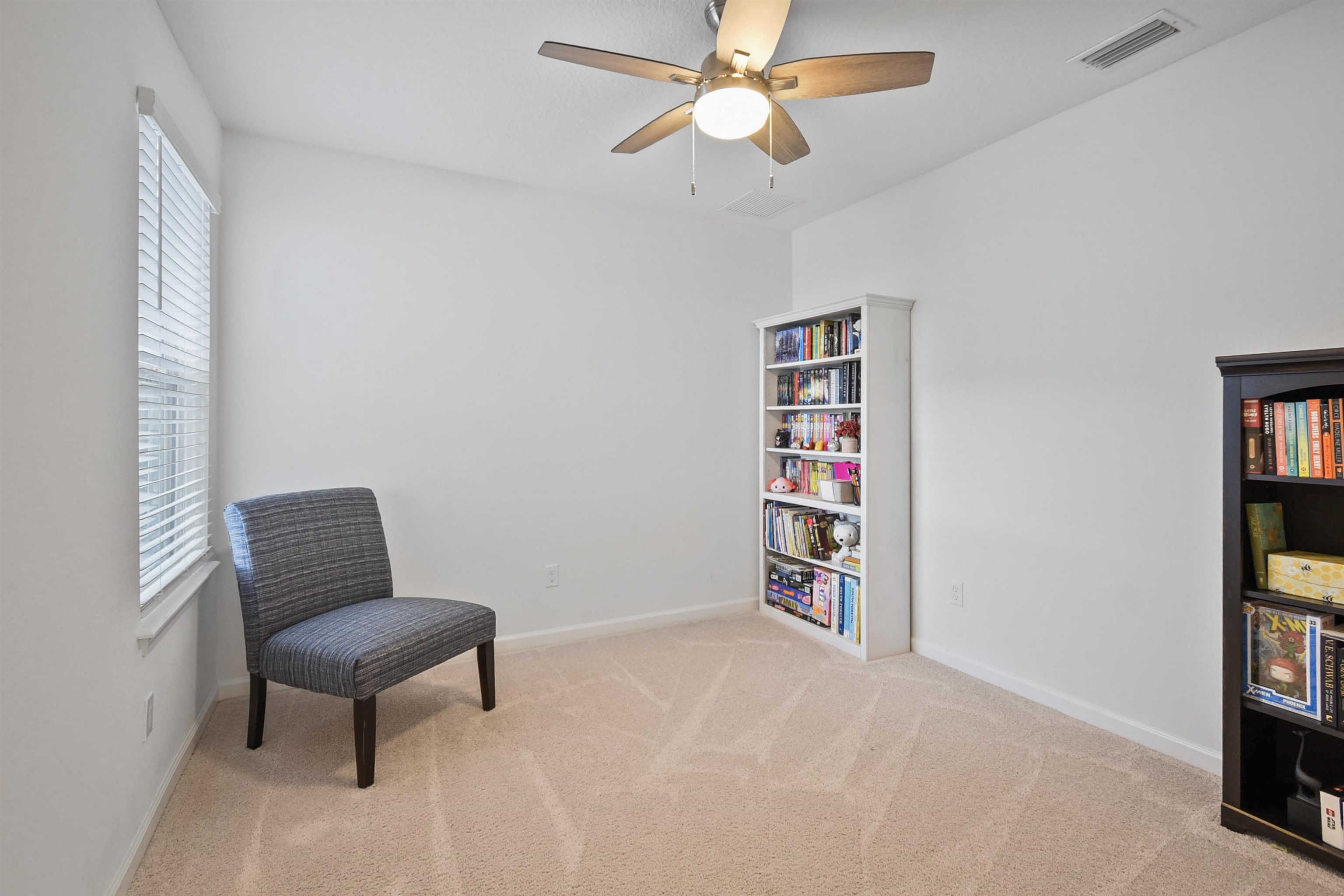 105 Ridge Lake Road St. Augustine, FL 32086 - Photo 22 of 34 a view of a livingroom with a workspace