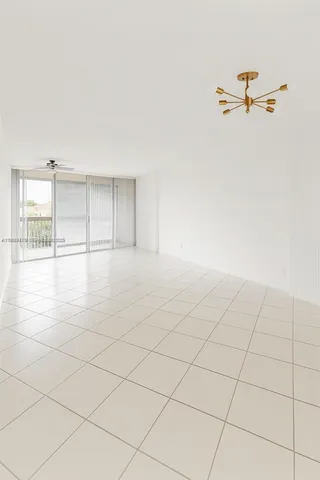 $1,950 | 6921 Environ Boulevard, Unit 6R, Lauderhill, FL 33319