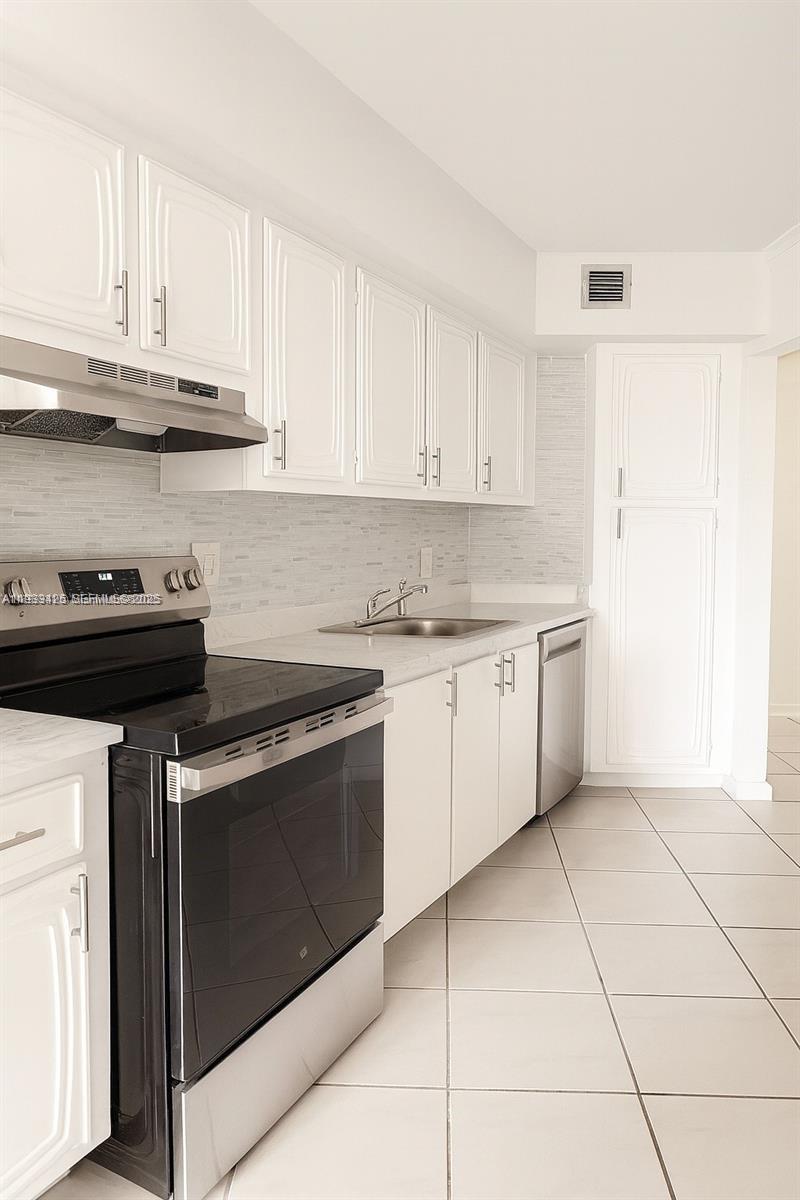 6921 Environ Boulevard, Unit 6R Lauderhill, FL 33319 - Photo 3 of 17