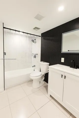 $1,950 | 6921 Environ Boulevard, Unit 6R, Lauderhill, FL 33319