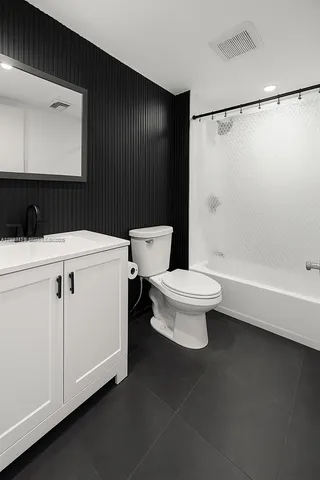 $1,950 | 6921 Environ Boulevard, Unit 6R, Lauderhill, FL 33319