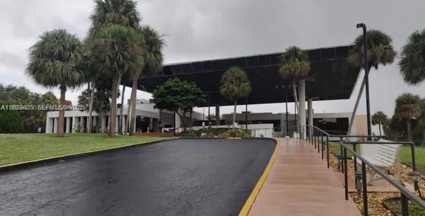 $1,950 | 6921 Environ Boulevard, Unit 6R, Lauderhill, FL 33319