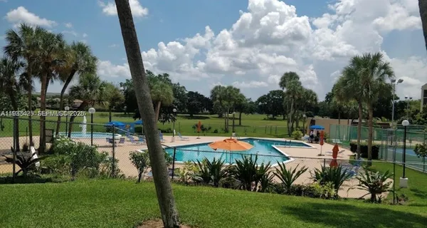 $1,950 | 6921 Environ Boulevard, Unit 6R, Lauderhill, FL 33319