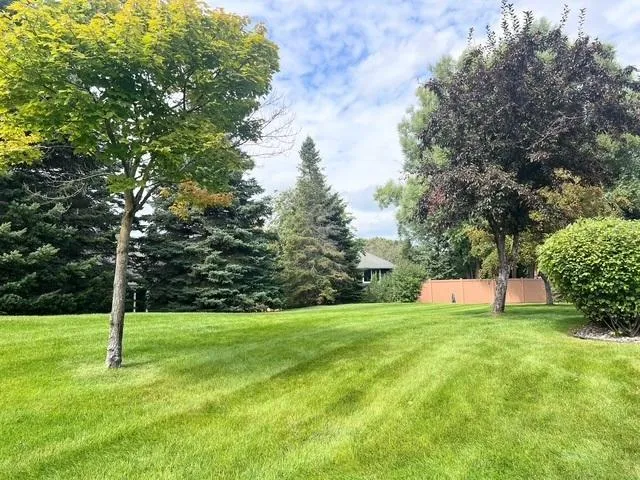 $2,300 | 4669 Centerville Road, St. Paul, MN 55127