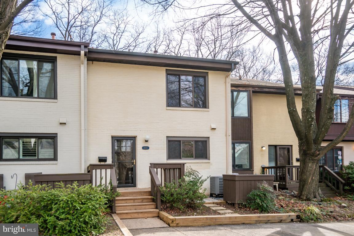 2015 Golf Course Drive Reston, VA 20191 - Photo 2 of 42