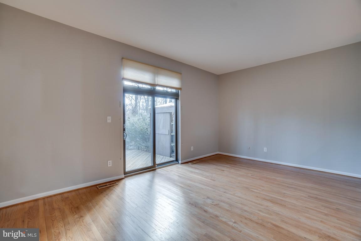 2015 Golf Course Drive Reston, VA 20191 - Photo 15 of 42