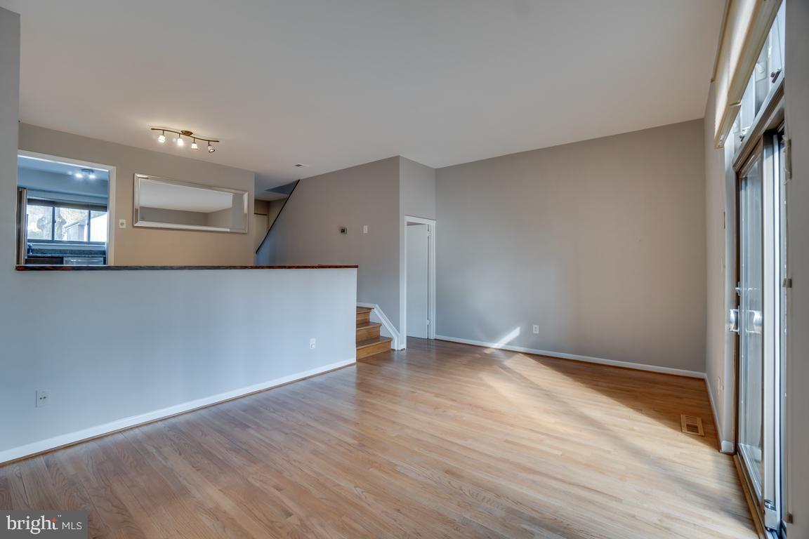 2015 Golf Course Drive Reston, VA 20191 - Photo 18 of 42