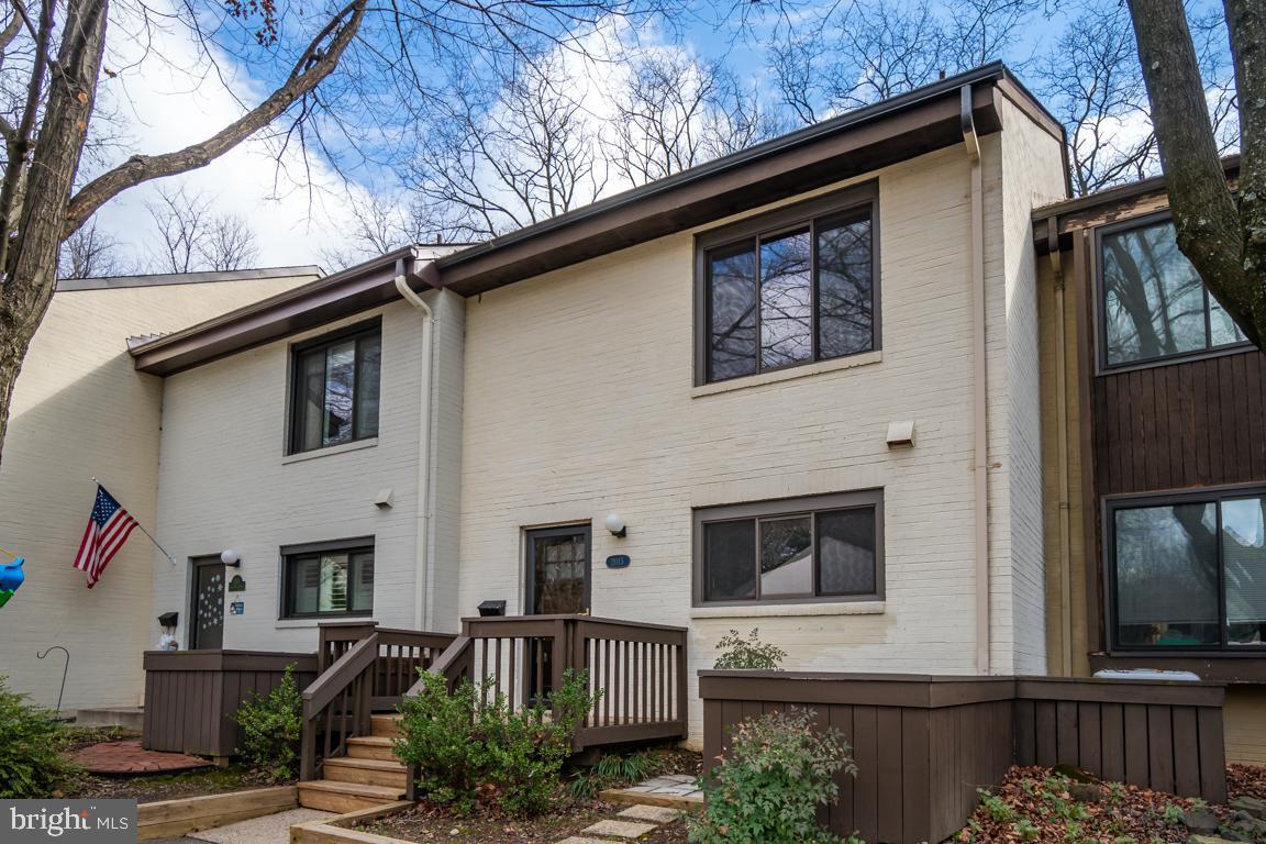 2015 Golf Course Drive Reston, VA 20191 - Photo 3 of 42