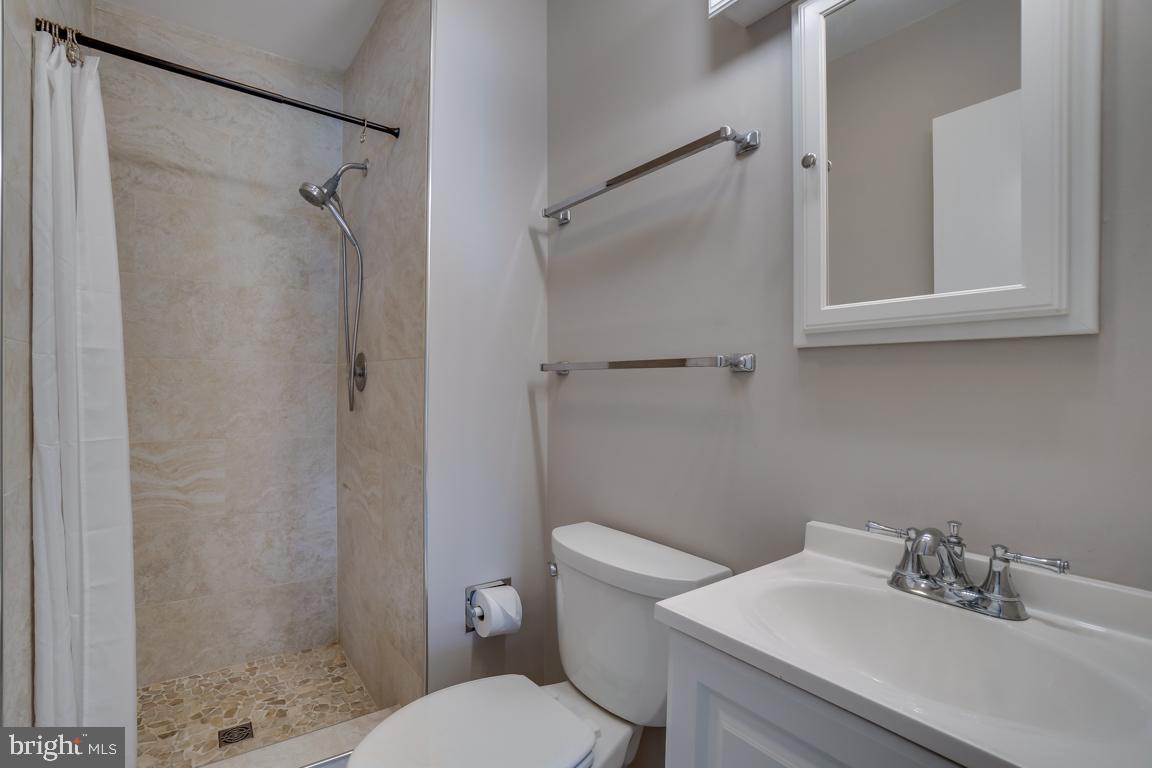 2015 Golf Course Drive Reston, VA 20191 - Photo 23 of 42