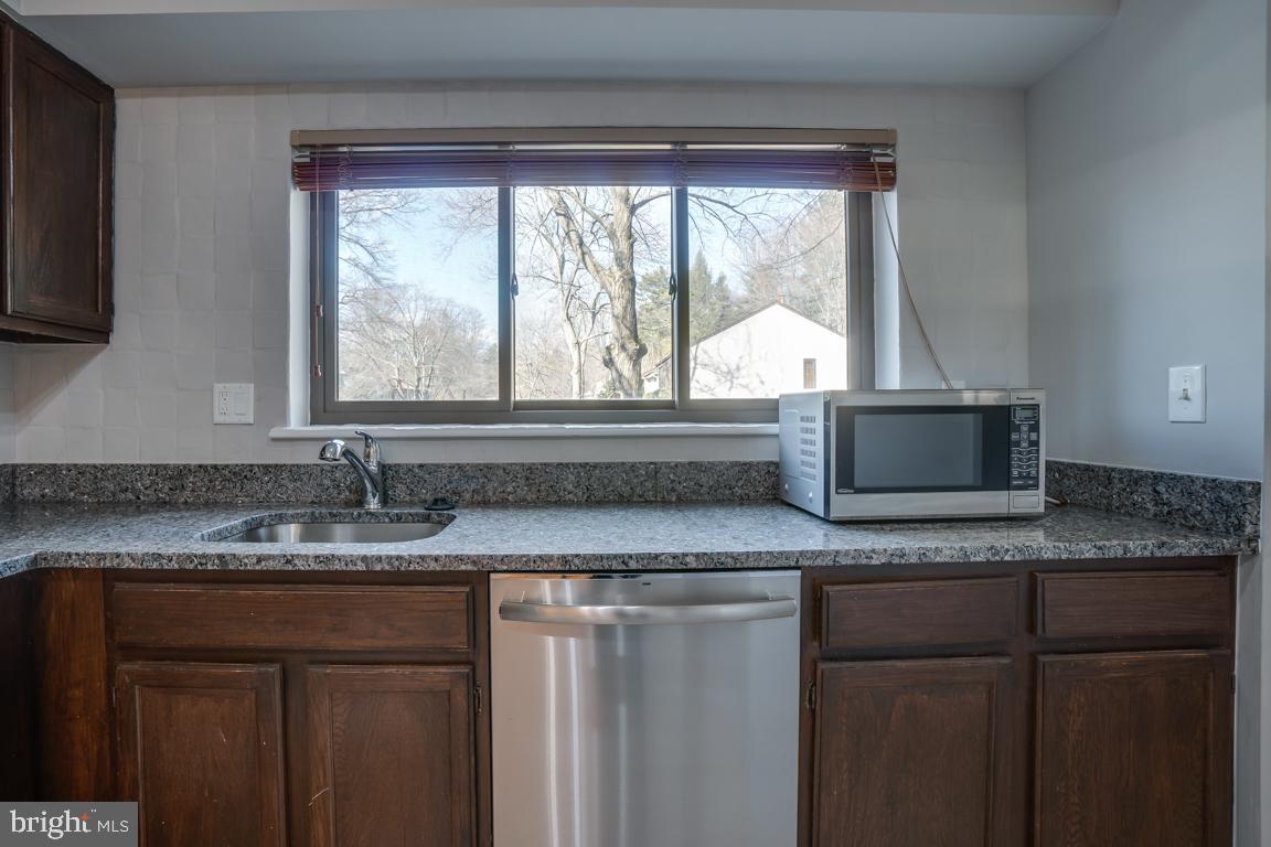 2015 Golf Course Drive Reston, VA 20191 - Photo 8 of 42