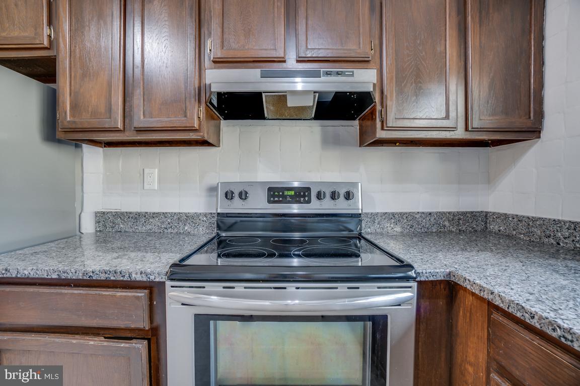 2015 Golf Course Drive Reston, VA 20191 - Photo 10 of 42