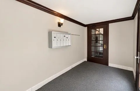$159,000 | 242 South Maple Avenue, Unit 1W, Oak Park, IL 60302