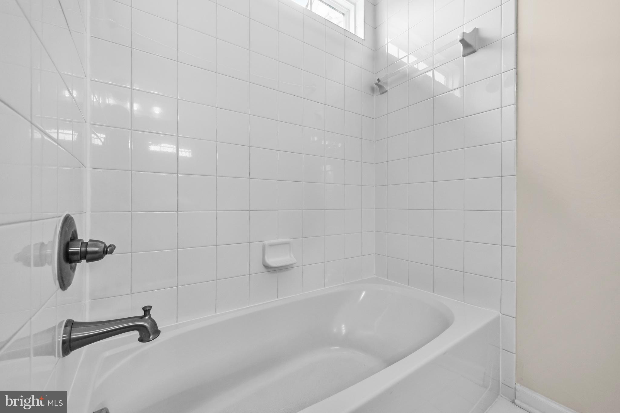 617 Potomac View Parkway Brunswick, MD 21716 - Photo 13 of 48 a bathroom with a shower