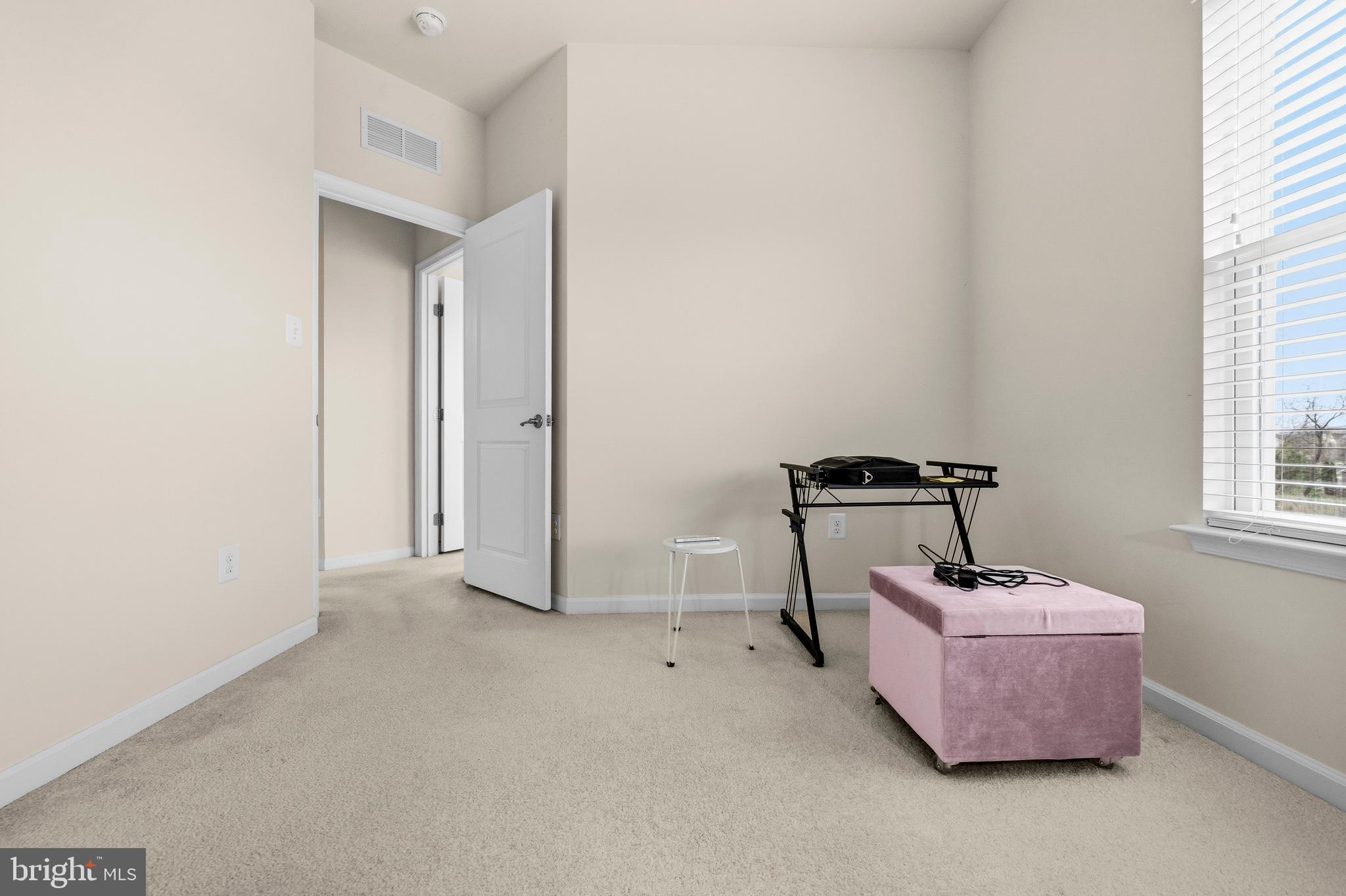 617 Potomac View Parkway Brunswick, MD 21716 - Photo 15 of 48 a room with furniture and a window